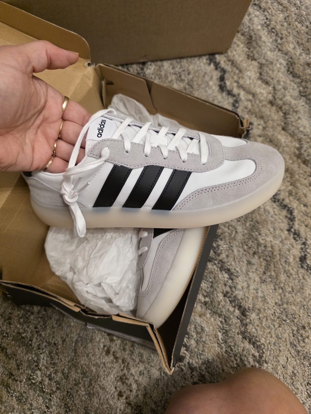 Adidas Womens 10 BRAND NEW! - Picture 2 of 4